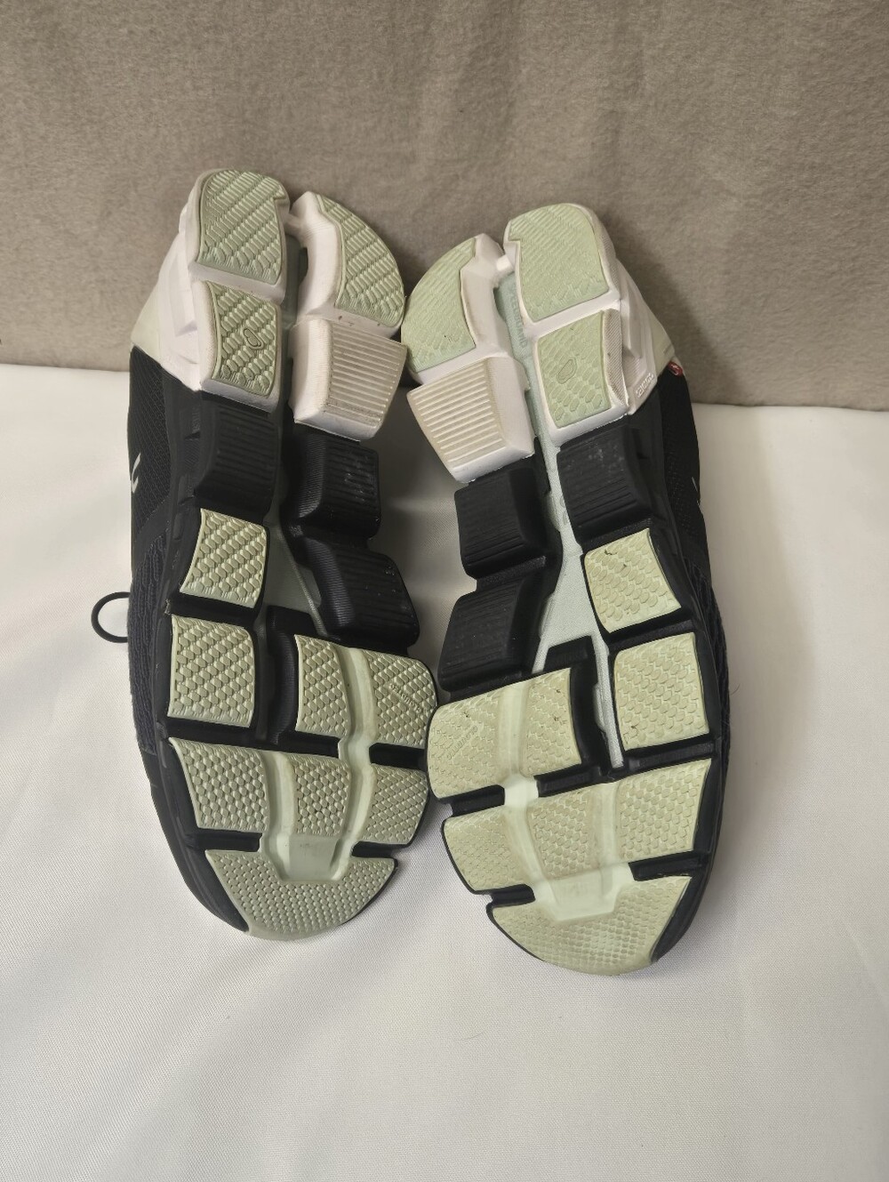 On Cloud Cloudflyer 4 Womens 7.5 Black Mint Green Running Sneakers Active Shoes - Picture 7 of 9